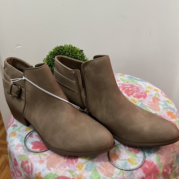 New Esprit Women Boots - Picture 5 of 5